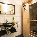 House Of Arts & Crafts Bed and Breakfast 4*