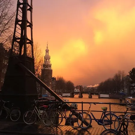 לינה וארוחת בוקר House Of Arts & Crafts 3*